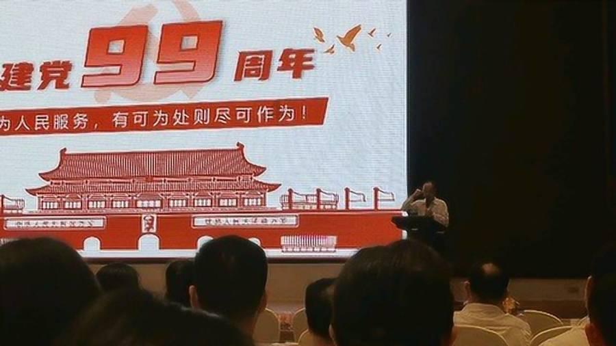机智问答网页-快速找到你需要的答案-10楼阳台改卧室,致住户坠落,房东和租房公司谁的责任更大?专家在线回答