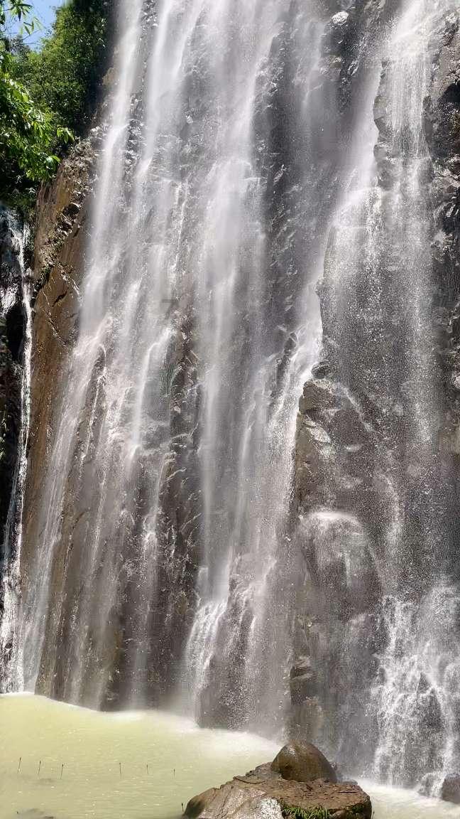 逃离阴森的岛屿