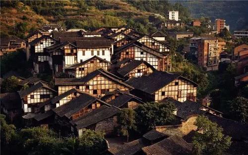 宋妍霏真敢穿,粉色内衣外露拍照惹争议,迷之行为!